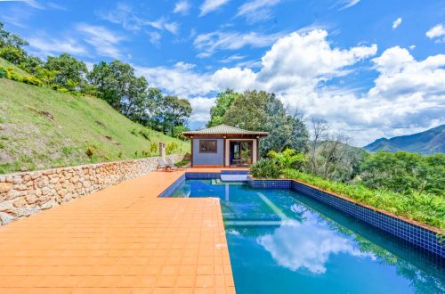 Casa com 5 quartos em Condomínio Exclusivo de Petrópolis.