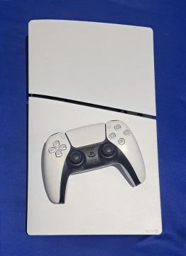 PS5 C/ 2 controles novo.