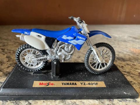 Moto Yamaha YZ-400F Maisto