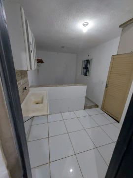 Alugo Quarto com banheiro  