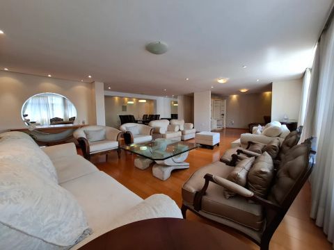 Espaçoso Apartamento Mobiliado com 04 Dormitórios (02 suites) + escritório + 02 vagas de g