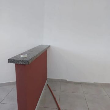 Aluga apartamento de 1 qto, sala e cozinha 
