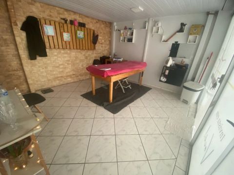 Divido sala de massagem para profissionais 