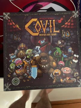 Jogo de Tabuleiro Covil: Mestres das Trevas + Expansão Maldade Caótica