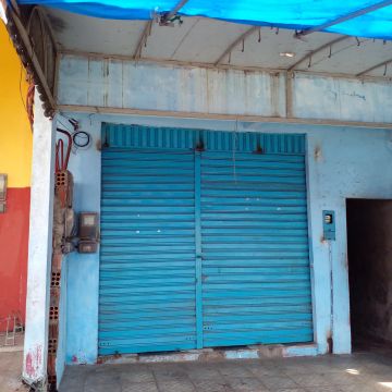 Aluga-se esse ponto comercial grande com banheiro 