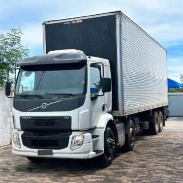 Volvo VM330 BiTruck 8×2 Baú 2015