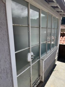 Janelas de vidro e ferro com 6 folhas
