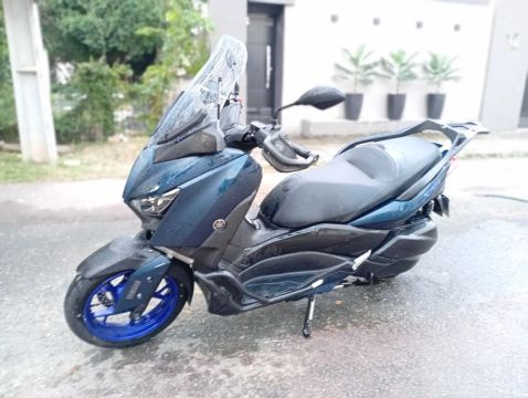 X-MAX 250 2024 Impecável