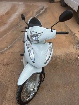 Biz 110 i com apenas 00372 km rodados .nova de tudo.