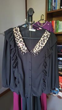 Linda blusa preta, tamanho 40/42