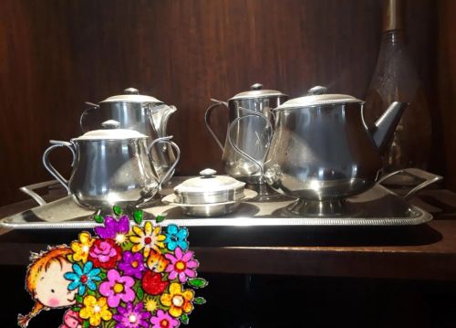 Vende-se Aparelho de Chá de Inox com 6 peças 