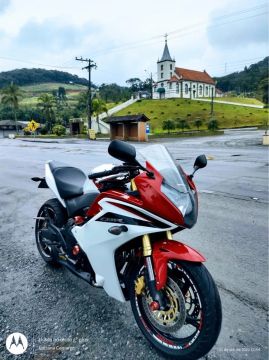 Moto bem cuidada, para pessoas exigentes!