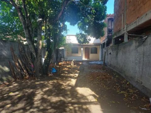 Casa 2 Quartos com quintal 