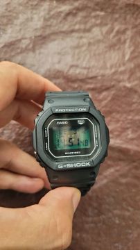 Casio DW-5040RX-7 G-SHOCK brinde pulseira preta