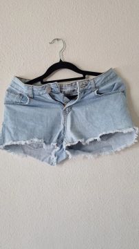 Short Jeans Desfiado Feminino