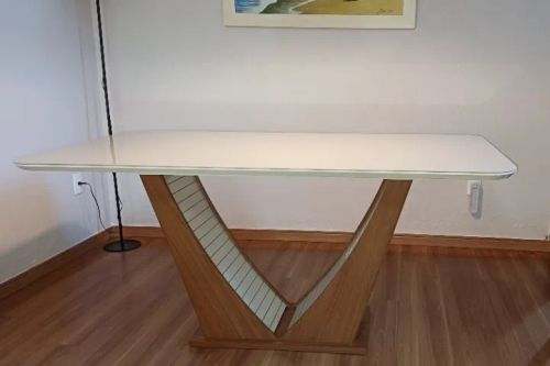 Mesa de jantar 6 lugares.