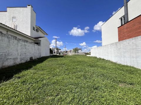 Terreno de 300 m² no Condomínio Real Park Tomazetti