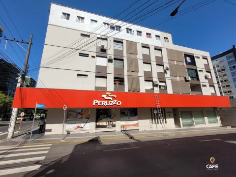 Apartamento DUPLEX amplo, com ótima localização!