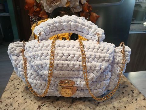 Bolsa branca espaçosa 