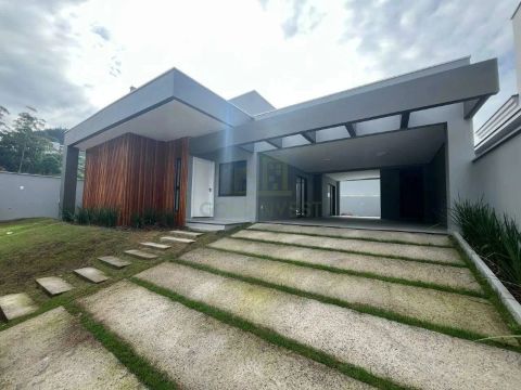 Casa com 3 quartos, 3 vagas de garagem em Guabiruba