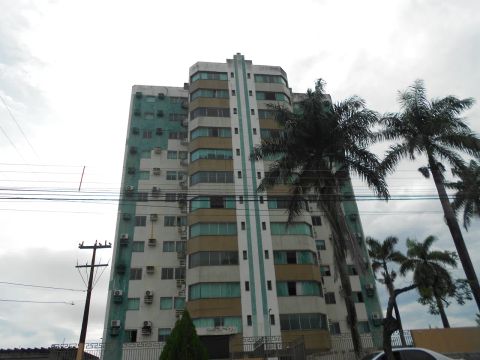 EXCELENTE APARTAMENTO NO ED. IGUAÇU. 145 M².