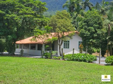 Oportunidade Única: Sítio à Venda com Infraestrutura Completa e Conforto em Meio à Naturez