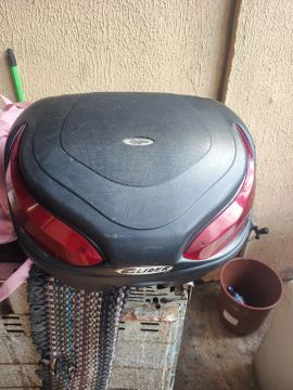 Baú 48L cabe 2 capacete 
