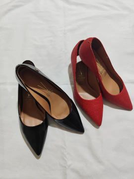 Scarpin - Preto e Vermelho número 36,Dois pares por apenas 90 reais.