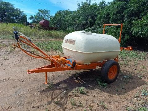 Pulverizador Jacto 2000 litros Pecuário 