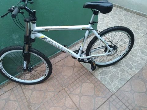 Bicicleta Caloi Gold branca Aro 26