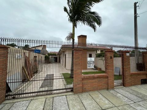 Casa na Praia para Venda em Pelotas, Laranjal, 1 dormitório, 2 banheiros, 1 vaga