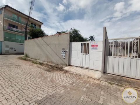 Casa para Locação em Brasília, Park way, 2 dormitórios, 1 suíte, 1 banheiro, 1 vaga
