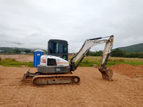 Mini escavadeira Bobcat E50