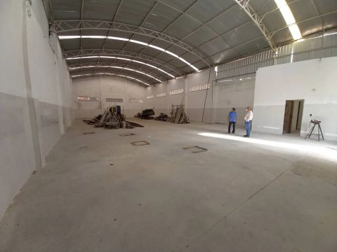 Galpão/Depósito/Armazém para aluguel possui 600 metros quadrados em Pici - Fortaleza - CE