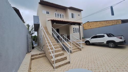 Linda casa no Bosque das palmeiras. 