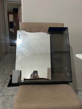 Espelho de Parede para Banheiro com Prateleira