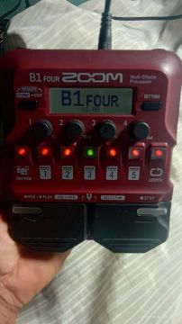Pedaleira B1 Four