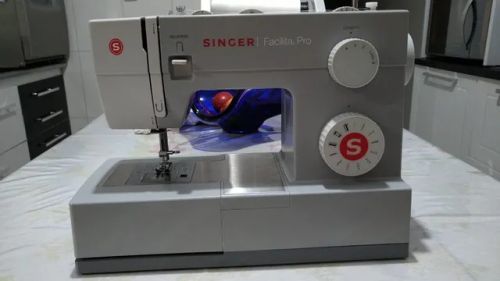 Maquina de costura singer