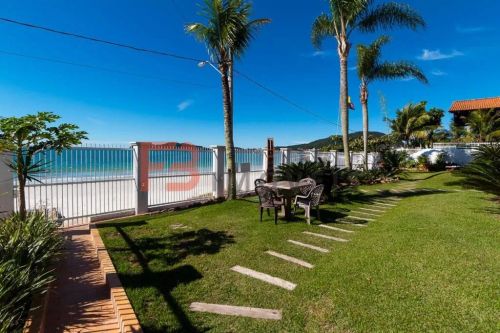 Casa frente mar Bombinhas com 4 suítes em Centro - Bombinhas - SC