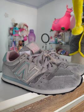 Tênis New Balance Cinza - Tamanho 34