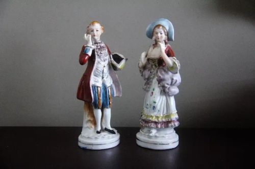 Estatuetas Neoclassicas Porcelana - Pós Guerra - Originais Japao 1950