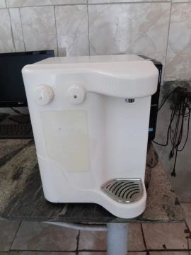 Purificador de água -soft muito conservada funcionando perfeitamente refil novo