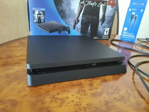 Playstation 4 Slim