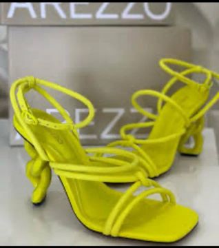 Sandália Arezzo 37 nova 