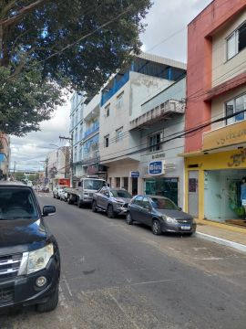Edifício com 210 metros quadrados, localização excelente para investimento.