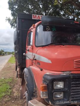 Caminhão boiadeiro 