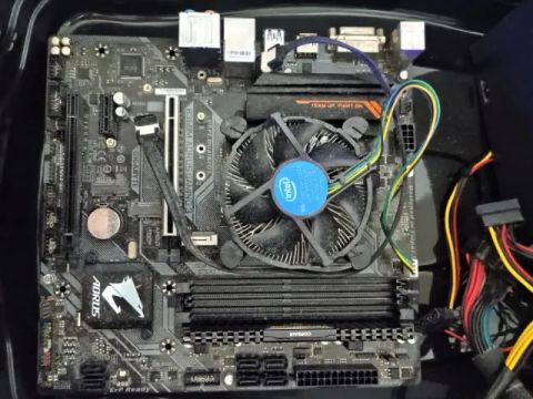 i3 9100f + Placa mãe Gigabyte B360M Aorus+ 8gb Ram 