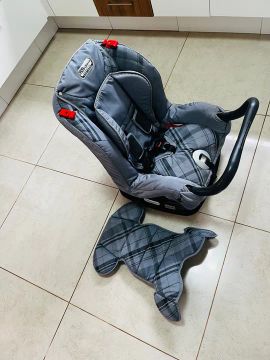 Cadeirinha para carro Burigotto? Cadeira em estado de nova com redutor.