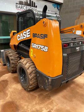 Mini Carregadeira CASE SR175B