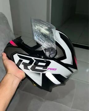 Capacete R8 pró TORK novo lacrado 